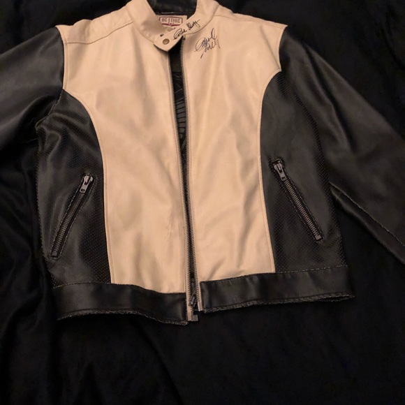 Shelby Cobra autographed leather jacket, new. - Picture 5 of 8